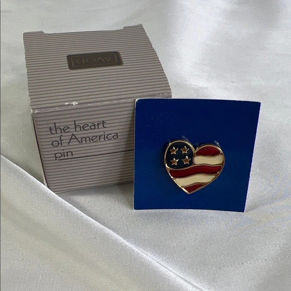 Vintage 1991 Avon Heart of America‎ Pin with Red, White, and Blue New in Box